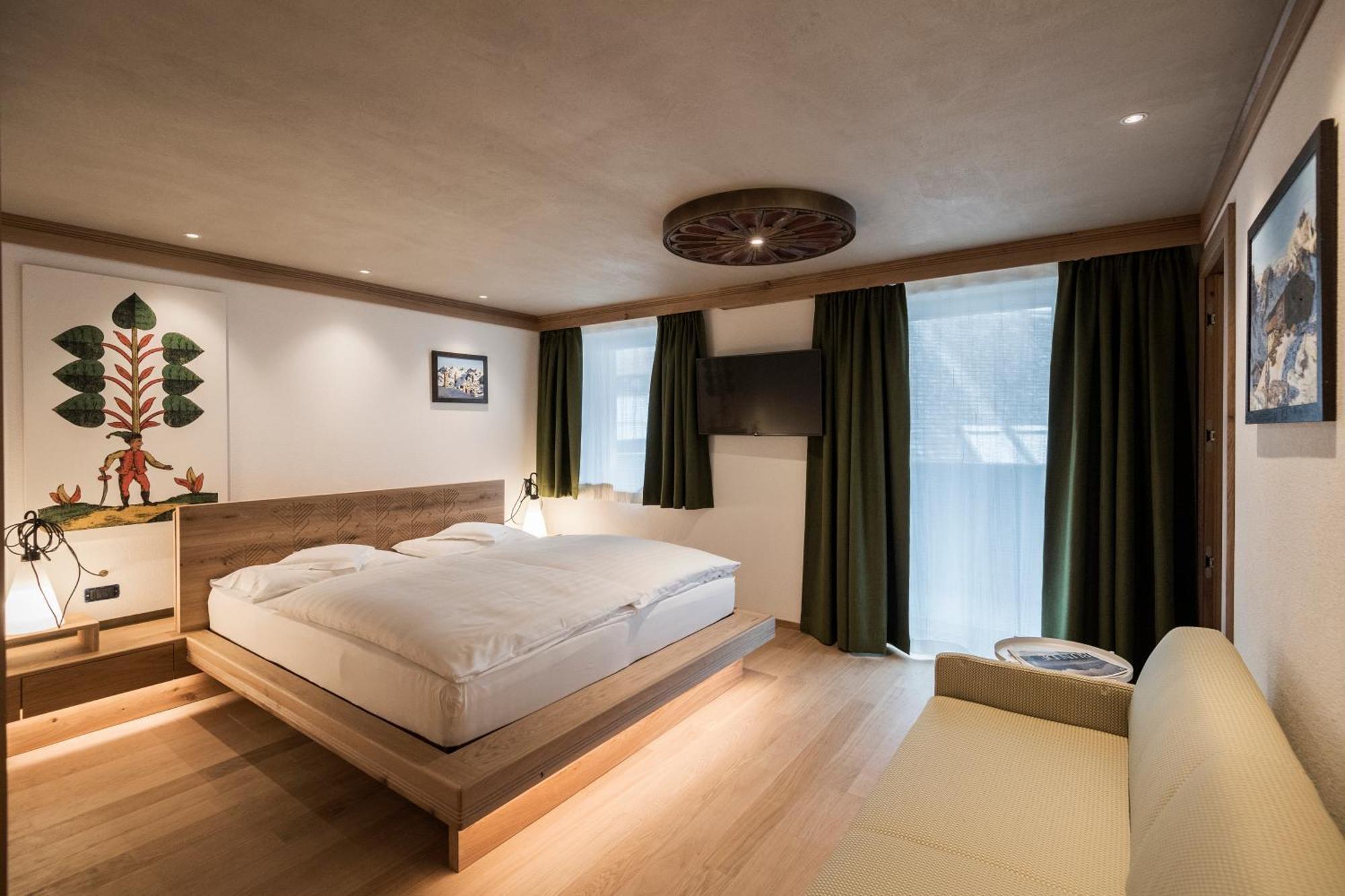 Posta Zirm Hotel Corvara Zewnętrze zdjęcie