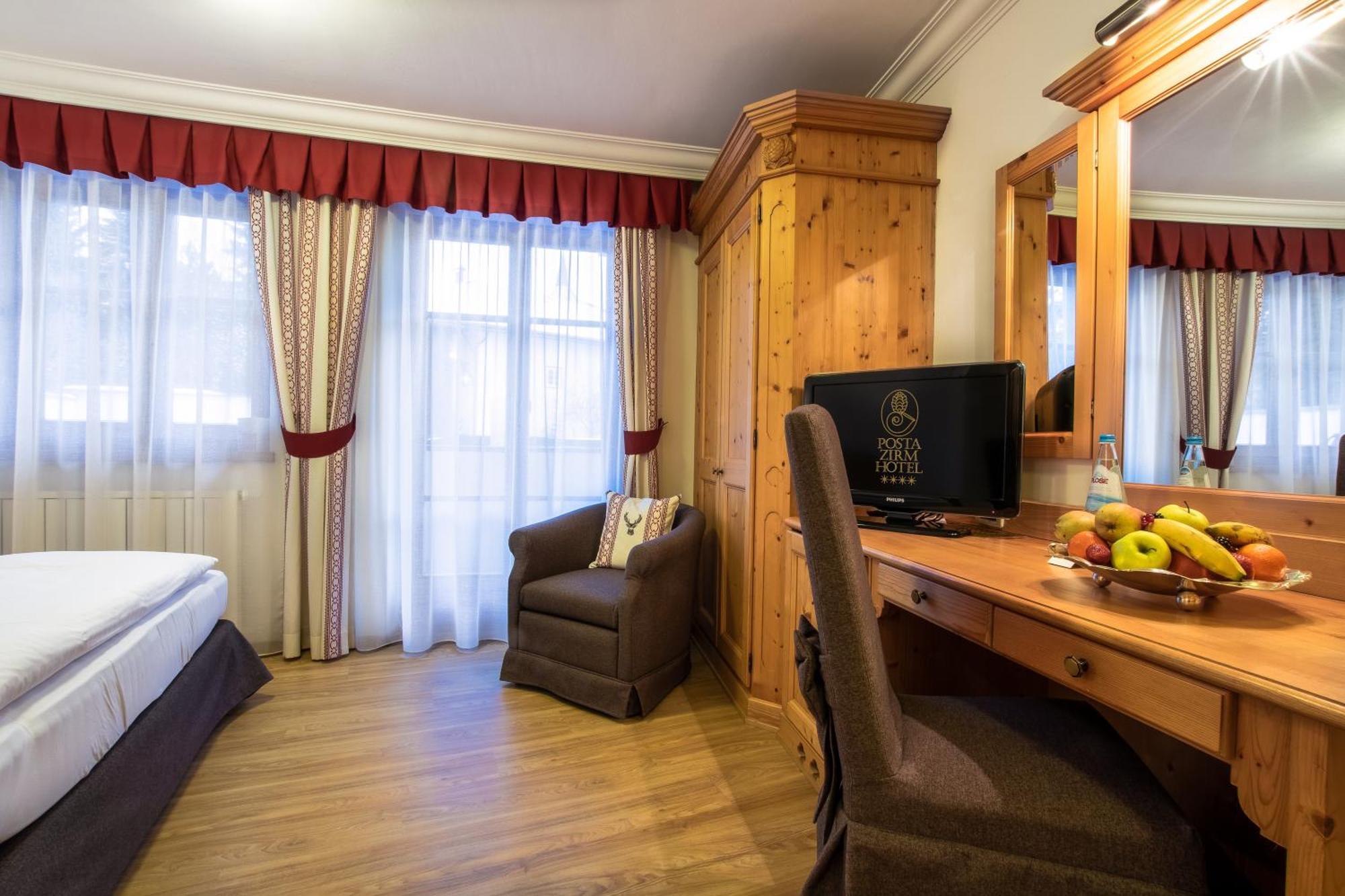 Posta Zirm Hotel Corvara Zewnętrze zdjęcie