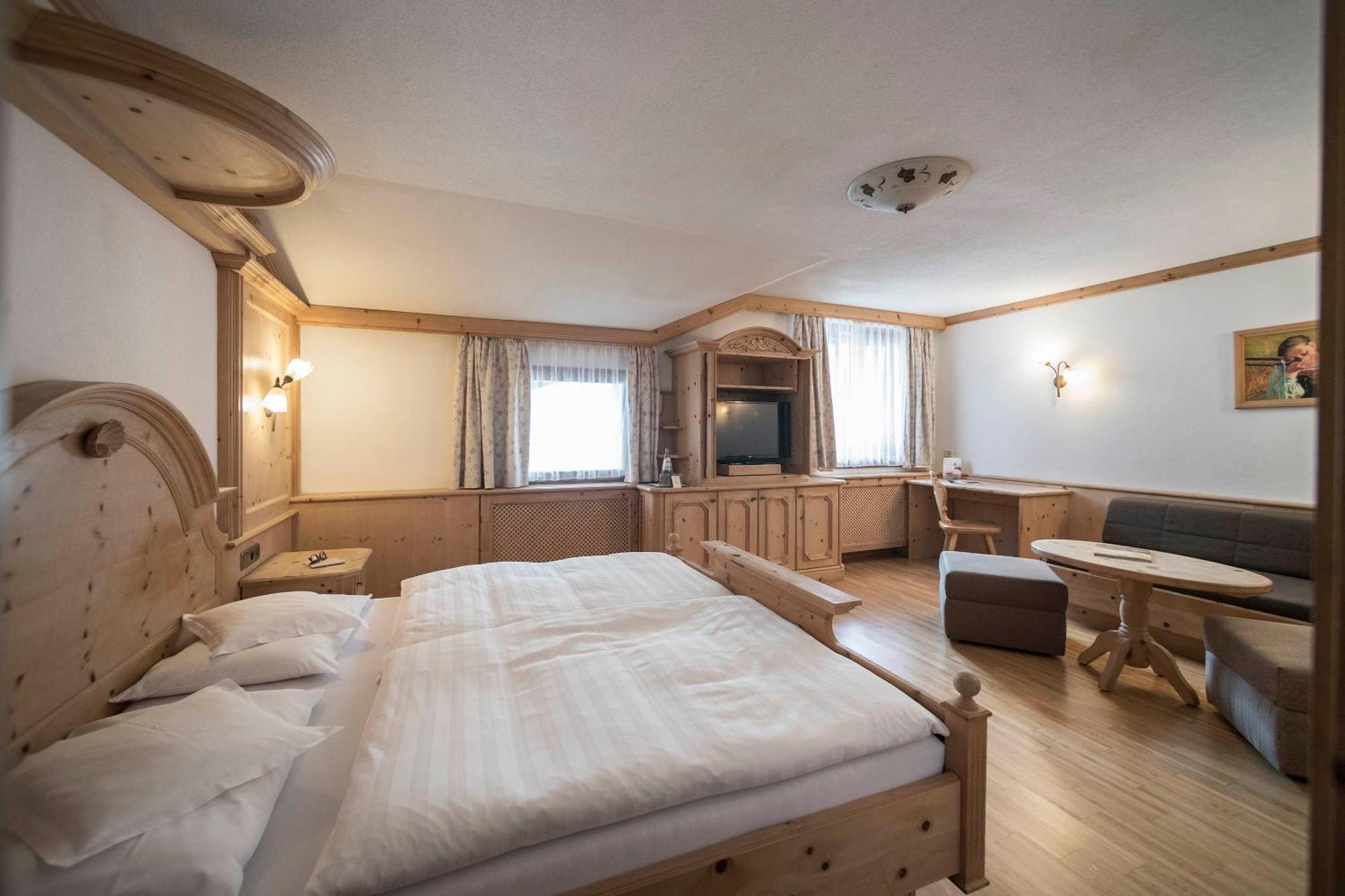 Posta Zirm Hotel Corvara Zewnętrze zdjęcie