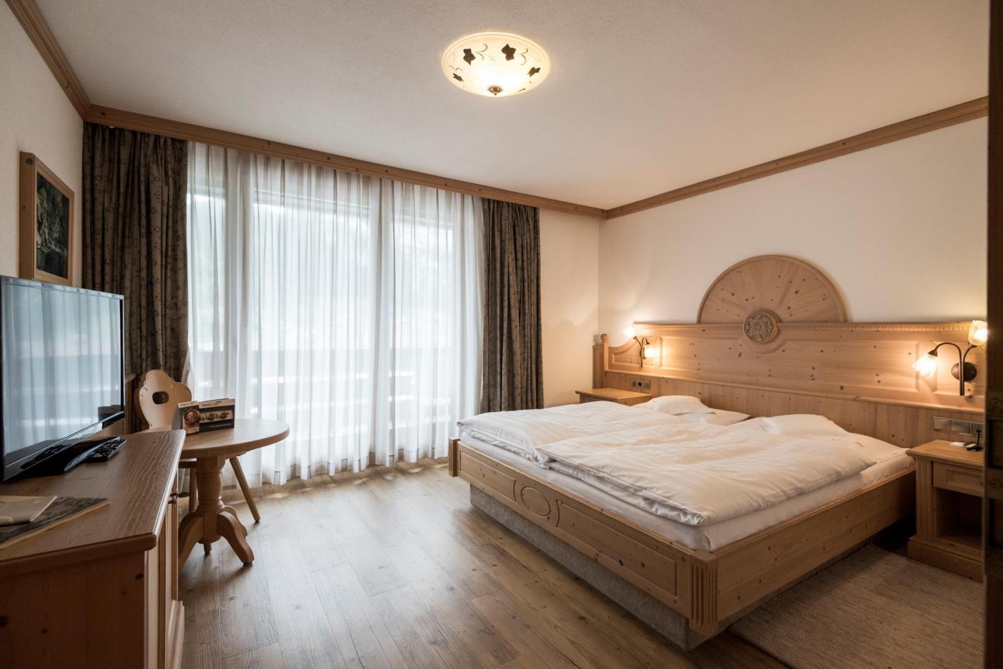 Posta Zirm Hotel Corvara Zewnętrze zdjęcie